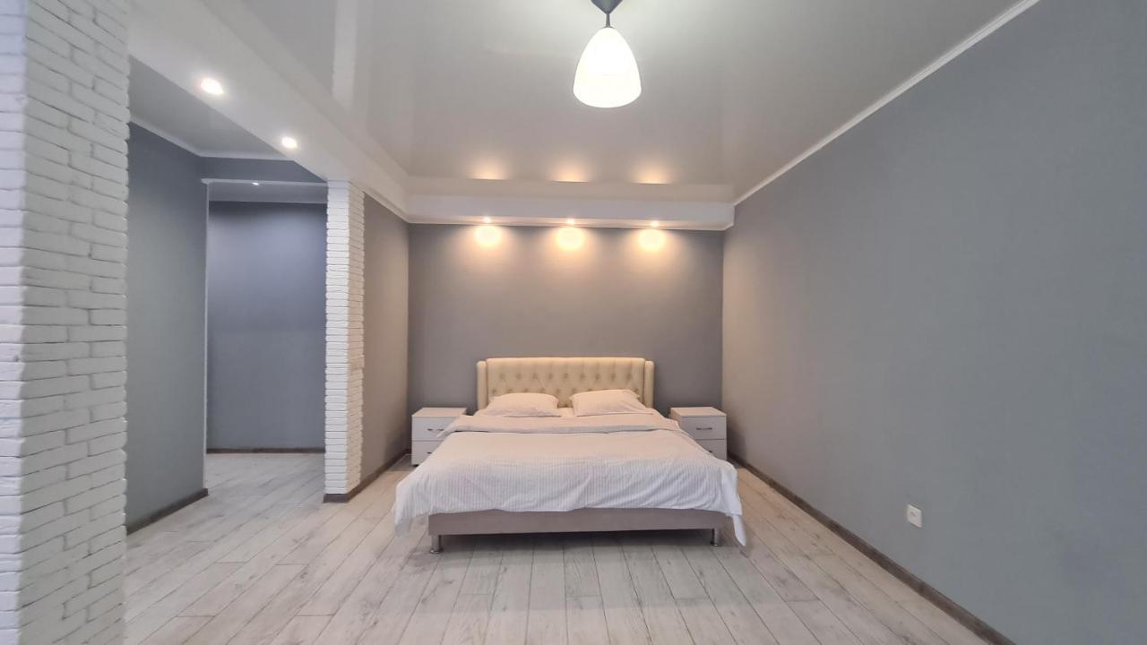 Apartaments On Vulytsia Heroiv Ato 32 Kryvyj Rih Exteriér fotografie
